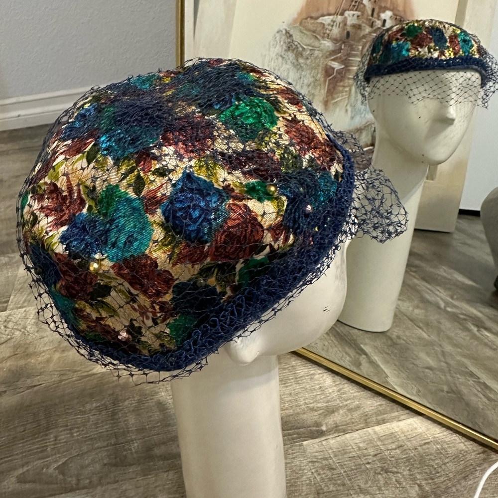 Vintage colorful hats - Picture 4 of 5